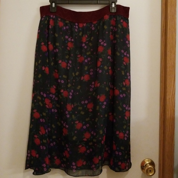 Lularoe Lola - Picture 2 of 3